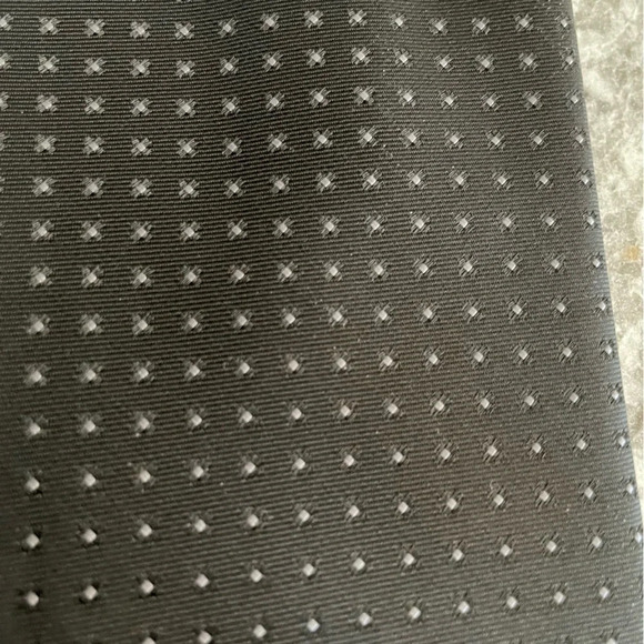 Van Heusen Black and Silver 100% Polyester Neck Tie - Picture 2 of 3